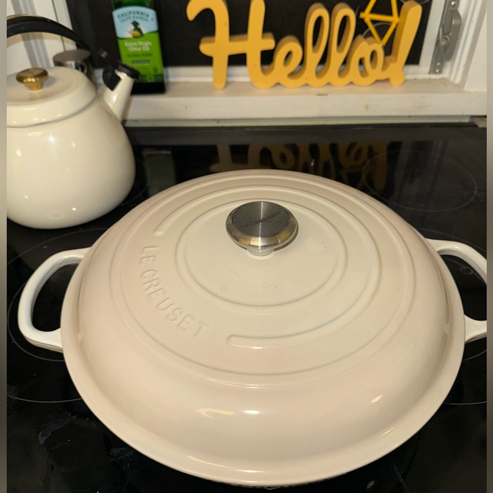 Le Creuset 5 quart braiser in discontinued color Meringue. New without box